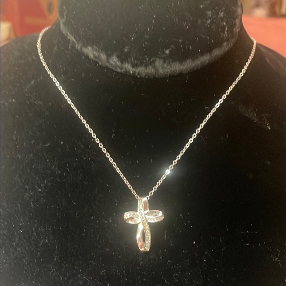 Elegant Silver and Crystal Cross Pendant Necklace 9” chain, 1” pendant